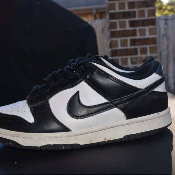 Nike Men's Black and White Sneakers - Picture 2 of 5